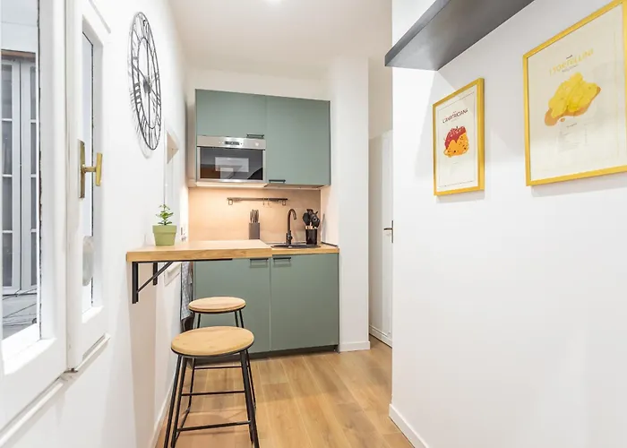 2 Bdr Navona Quintessential Charm *