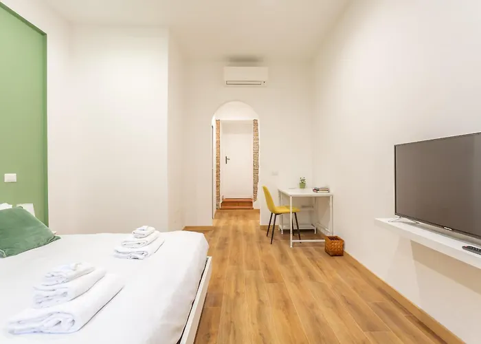 2 Bdr Navona Quintessential Charm *