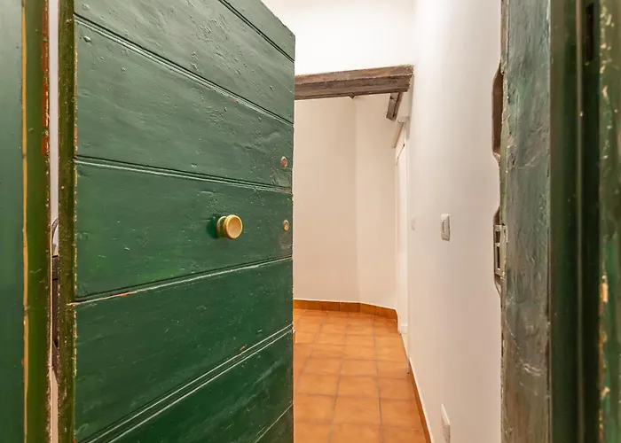 2 Bdr Navona Quintessential Charm *